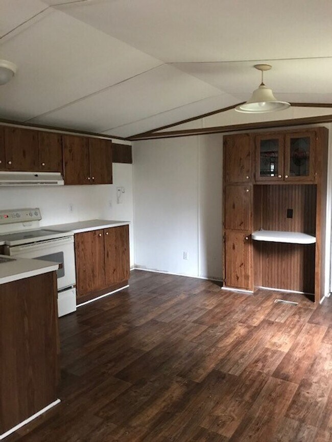 Foto del edificio - 3 BED, 2 BATH MOBILE HOME- $900 MONTH, $90...