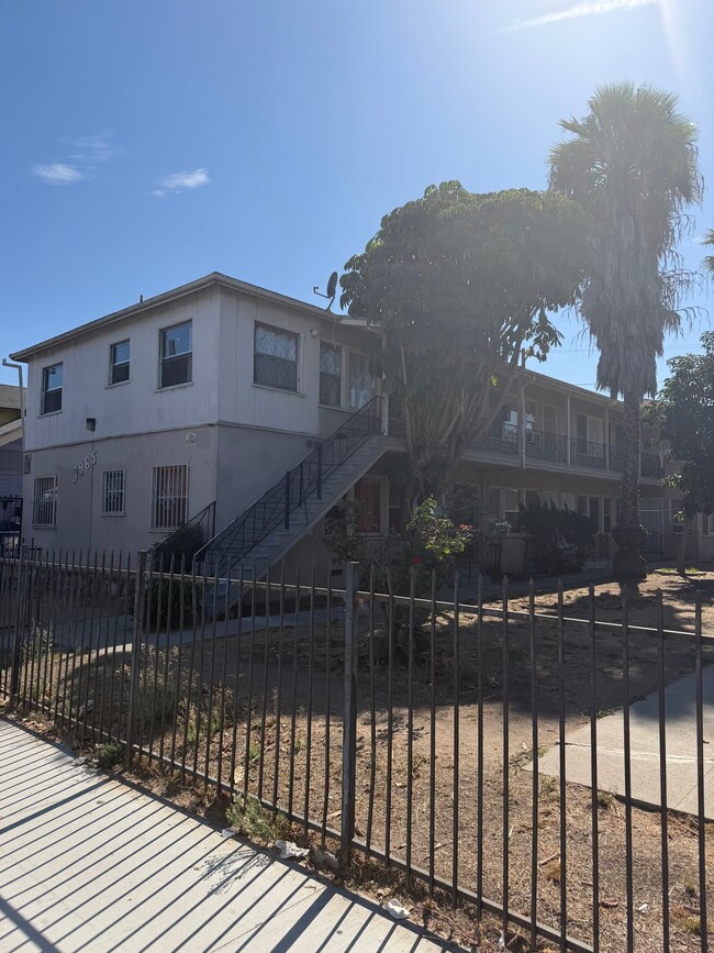 Building Photo - 3965 Normandie Ave