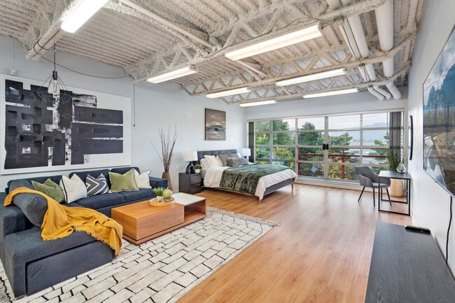 Building Photo - 350 E 2nd Ave