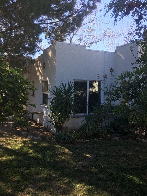 Foto del edificio - 10017 Silverton Ave