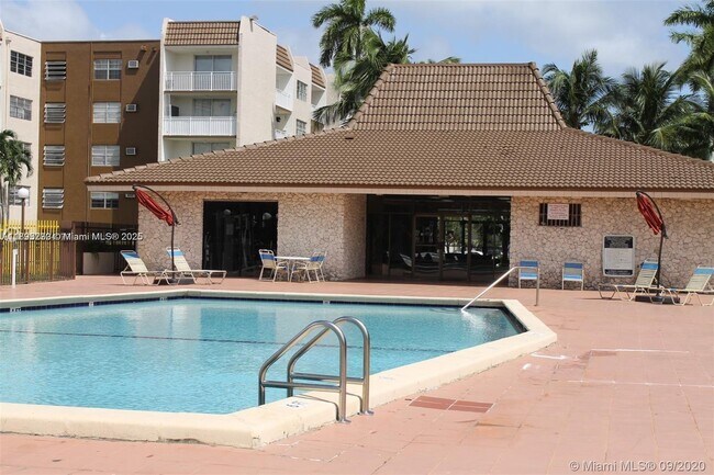 Foto del edificio - 6960 Miami Gardens Dr