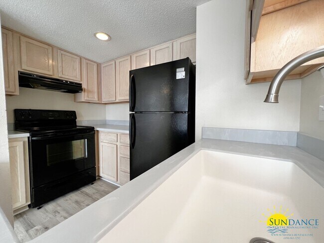 Foto del edificio - Beautiful 2 Bedroom Unit at Finisterra!