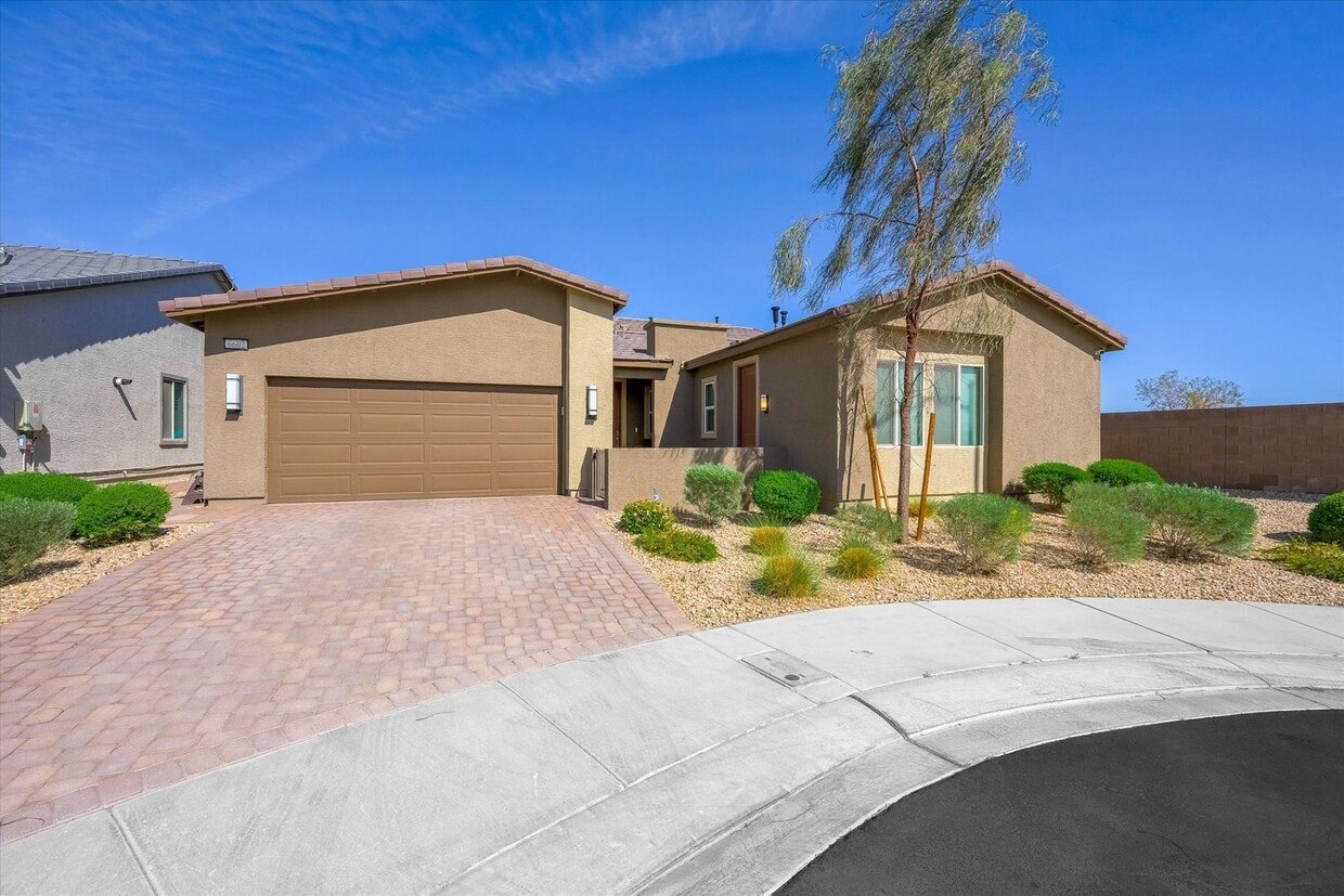 Foto principal - Upgragded 4-Bedroom Home with Casita in Ga...