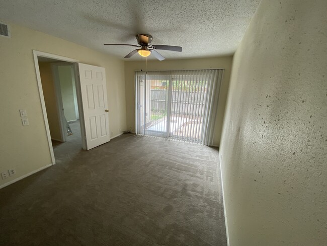 Building Photo - 2704 Stonehaven Ct