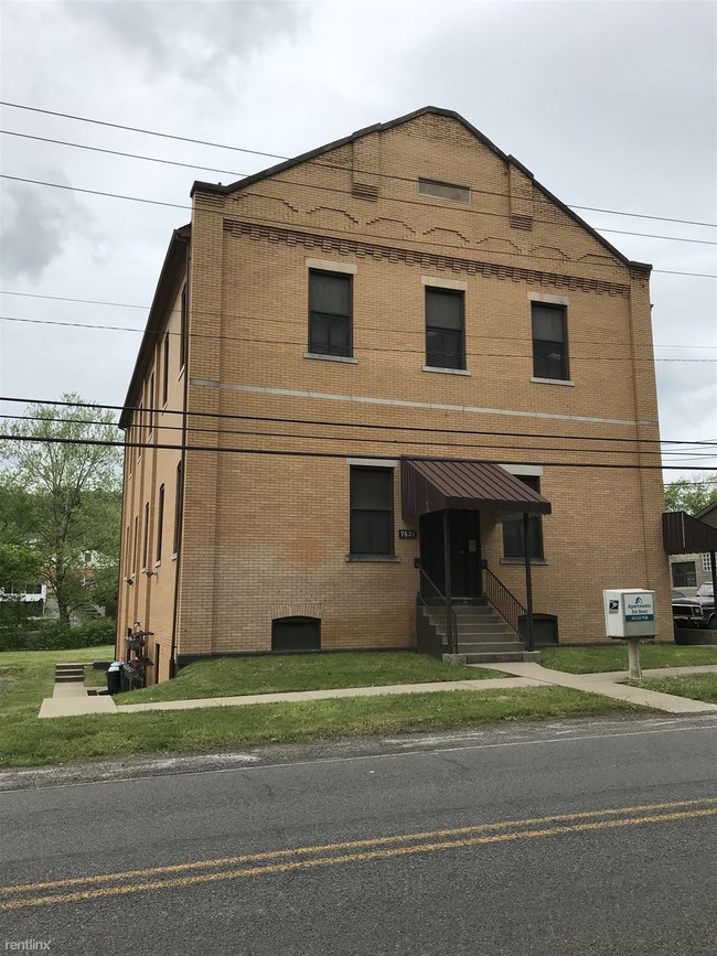 Building Photo - 1 br, 1 bath  - 7621 Noblestown Rd 4