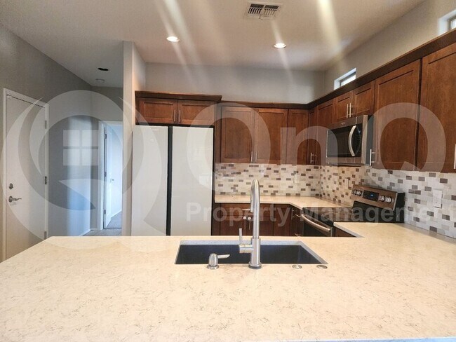 Foto del edificio - 16914 N 50th Way