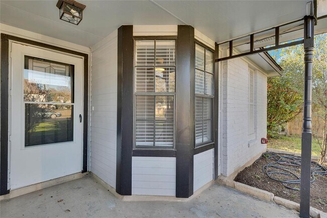 Foto del edificio - 8505 Ruddington Dr