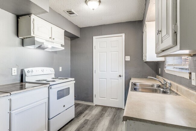 Foto del edificio - Spacious 4 Bed, 2 Bath Single-Story Gem in Dallas' Pleasant Grove – Move-In Ready and Available Now!