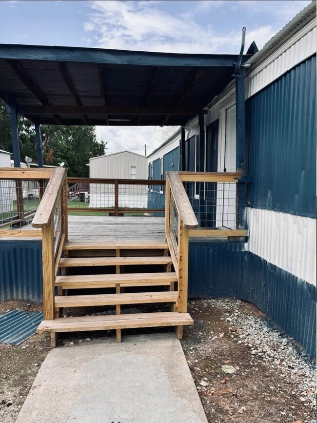 Building Photo - 310 Paddock St