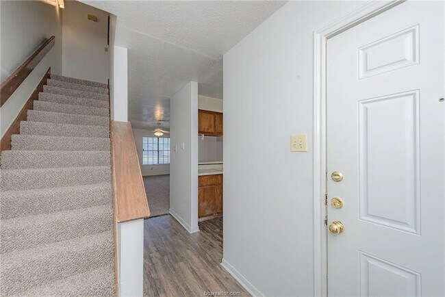 Building Photo - 1801 Woodsman Dr
