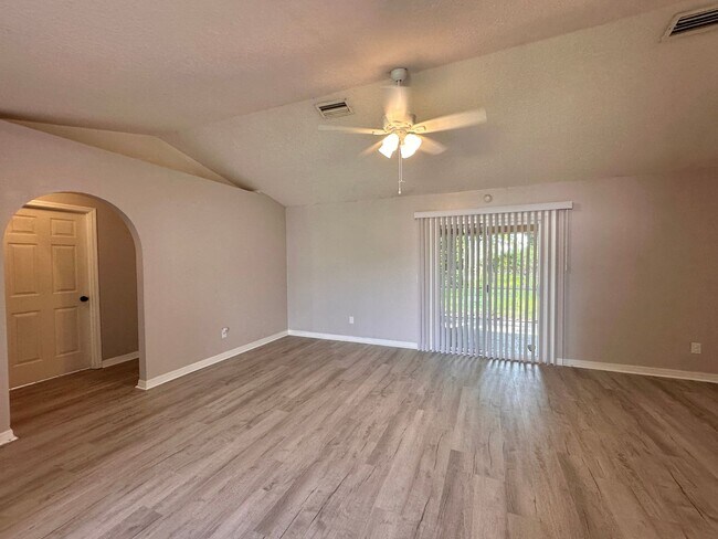 Foto del edificio - 53 Birchwood Dr