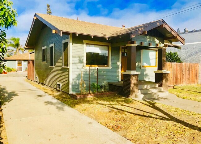 Building Photo - 424 Temple Ave