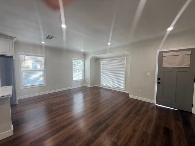 Building Photo - 3688 Taft St