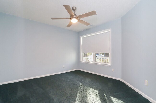 Building Photo - 2202 Lakeside Drive Yorktown VA 23692