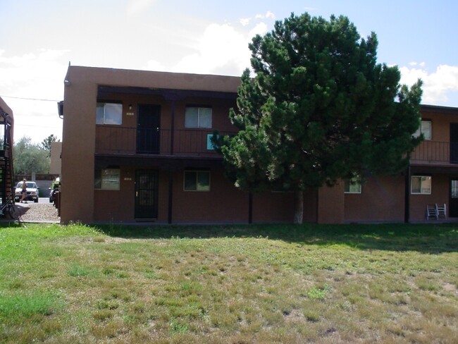 Building Photo - 2800 Cerrillos Rd