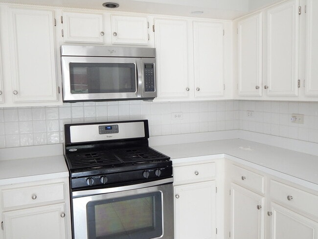 Foto del edificio - Great 3 Bed 2.1 Bath with Finished Basement