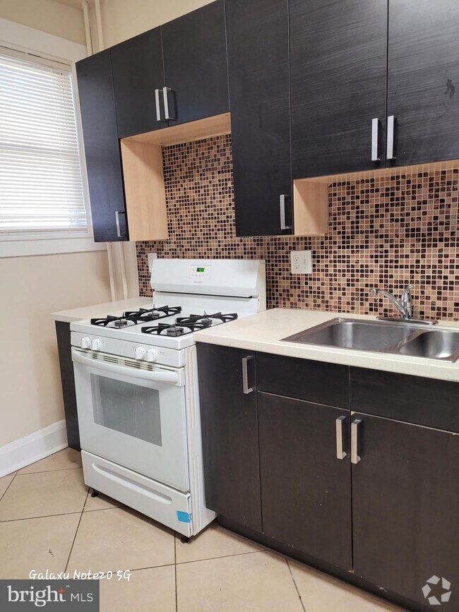 Raspeburg Heights Apartments for Rent with Hardwood Floors Baltimore, MD 1 Rentals