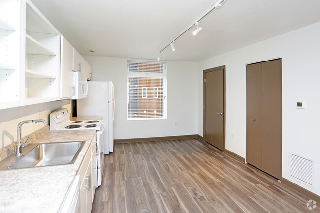 Townhome Kitchen - Eagle View Lofts/Townhomes