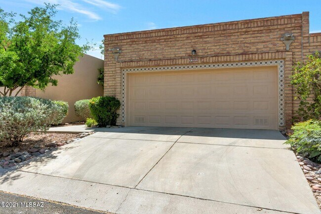 Building Photo - 10135 Spyglass