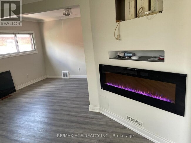 Building Photo - 101 Flora Dr