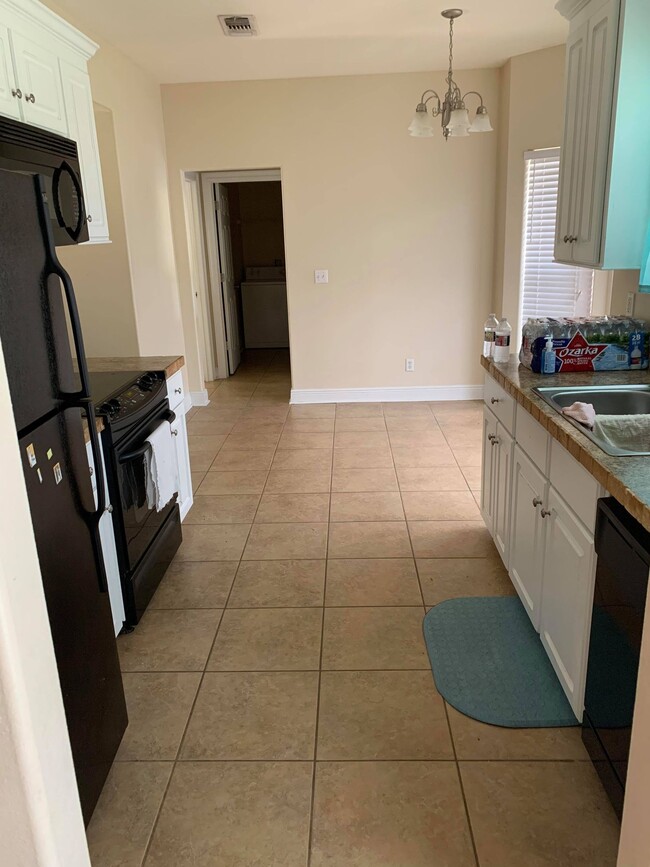 Building Photo - Beautiful 3 bedroom 2 bath home.
