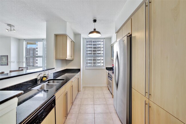 Foto del edificio - 2080 S Ocean Dr