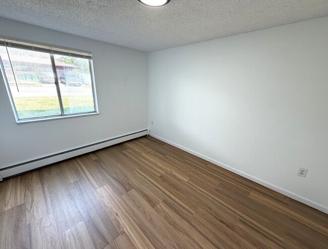 Photo - 3300 S Clarkson St (Englewood, CO) Apartment
