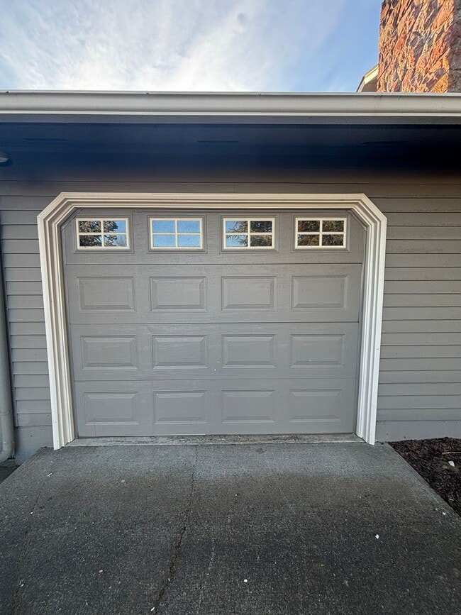 Building Photo - Stunning 4BR Family Home with Brand New Deck