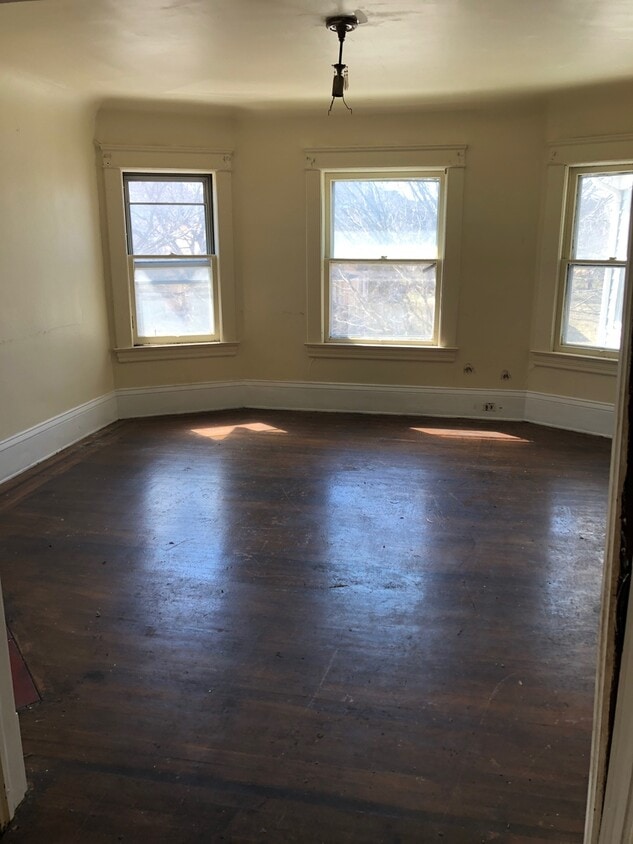 Building Photo - E. 82nd 1333
