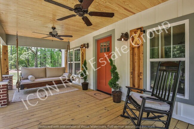 Building Photo - 3/2 Home on large lot in Woodstock