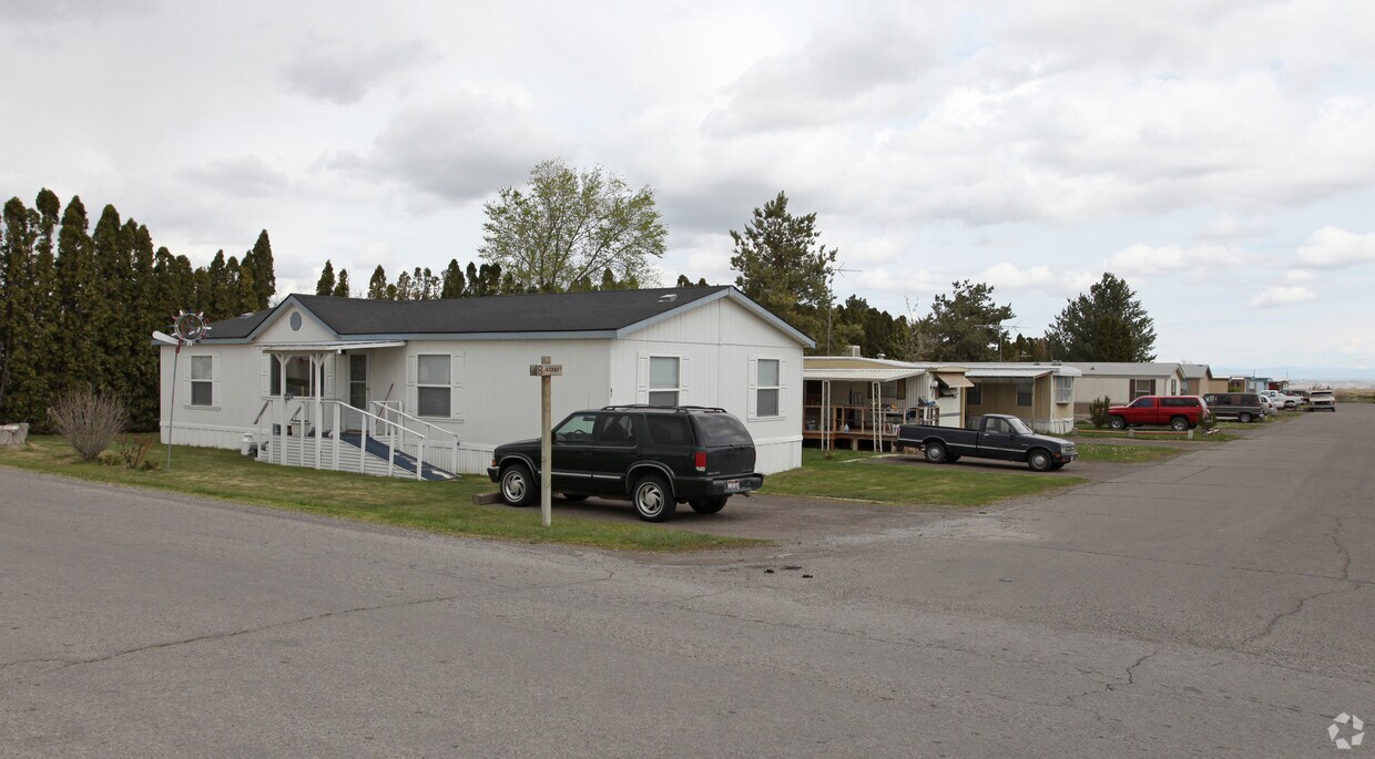 Cabin Creek Mobile Home Park Apartments in Filer, ID