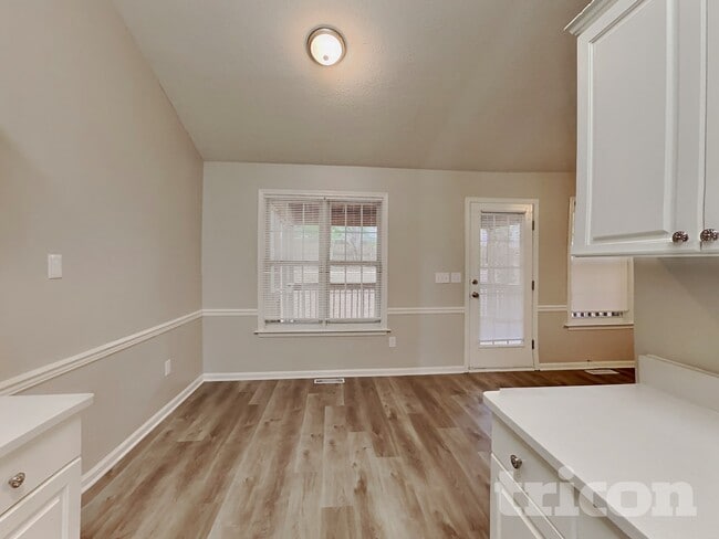 Building Photo - 1113 Dunwoody Dr