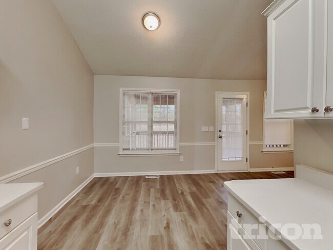 Foto del edificio - 1113 Dunwoody Dr