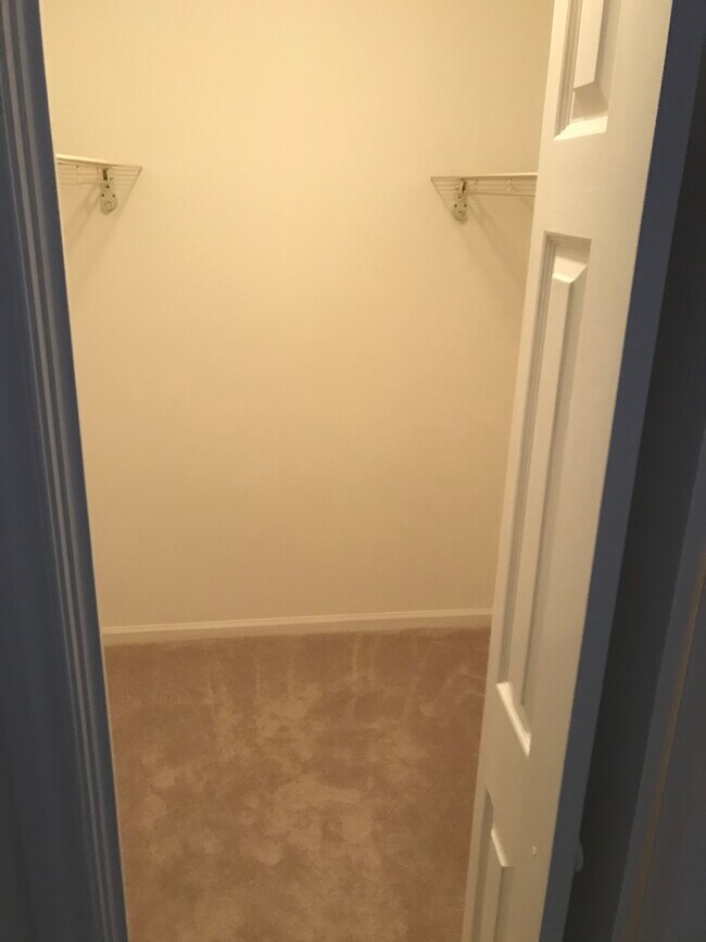 Walk in closet - 11 Pinehurst Mnr