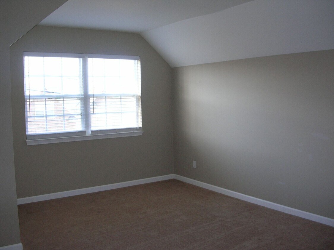 Building Photo - Coming Soon! Great 3bed/2.5bath Home Locat...
