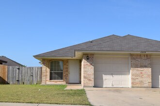 Building Photo - 2608 Lucille Dr