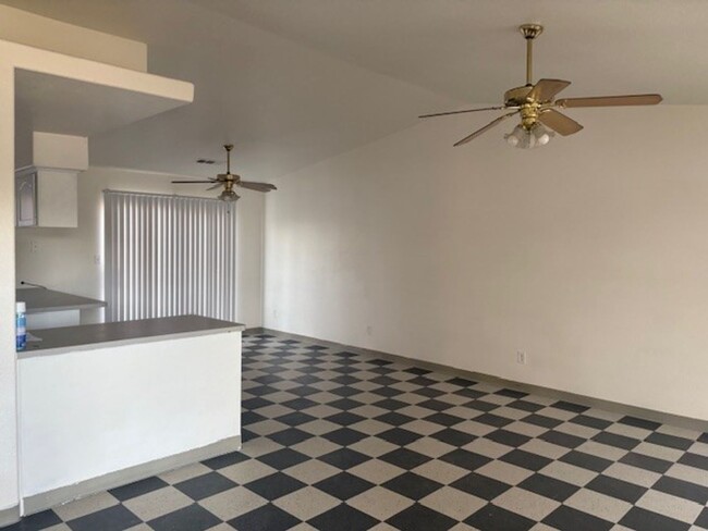 Foto del edificio - 3 Bedroom/2 Bath Home - $2195 per Month!