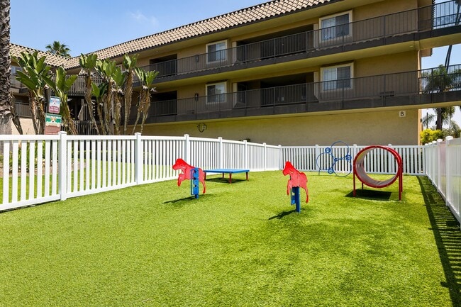 Foto del edificio - Coronado Palms Apartments