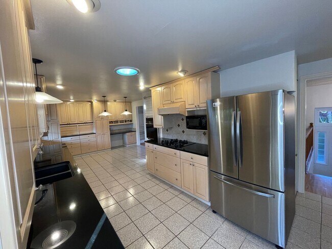 Foto del edificio - Renovated 5 Bedroom House in Puyallup!