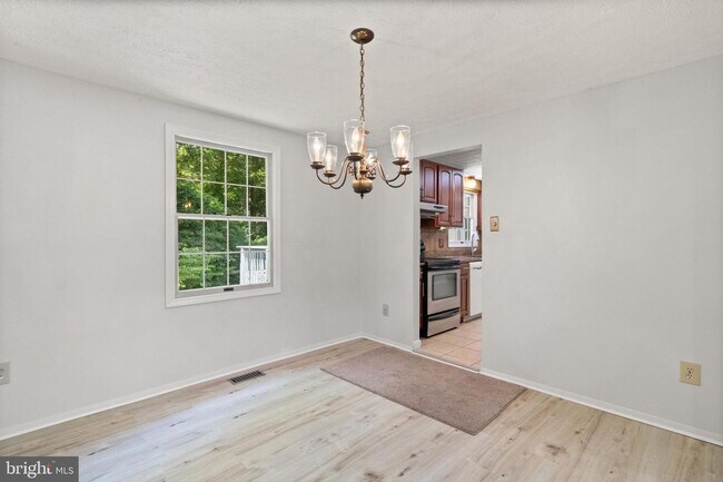 Foto del edificio - Gorgeous 4-Bedroom Colonial in Sought-Afte...
