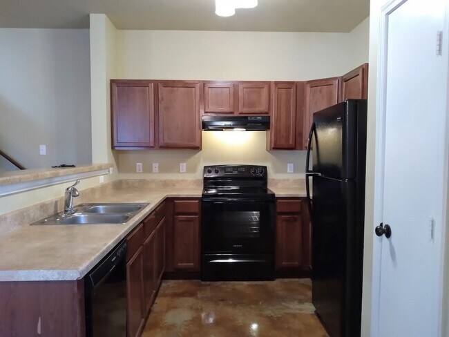 Foto del edificio - MUST SEE! 3 Bedroom 2.5 Bath Townhome in C...