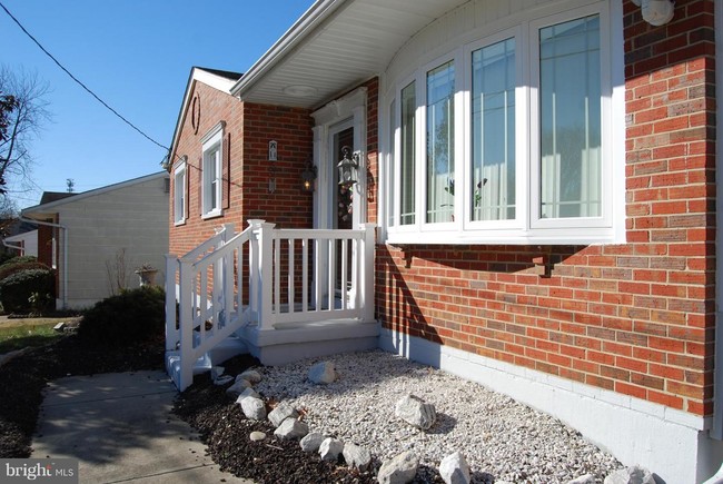 Building Photo - 7904 Riverdale Ave