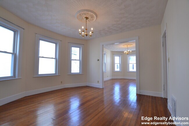 Building Photo - 37 Montfern Ave