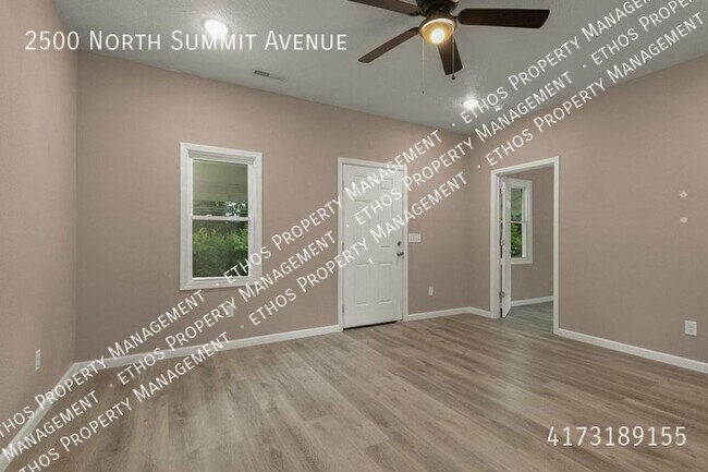 Foto del edificio - 2500 N Summit Ave