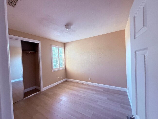 Foto del edificio - 2205 Maloney Dr