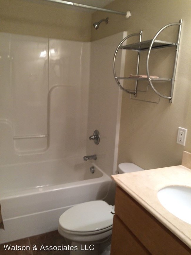 Building Photo - 1 br, 1 bath Apartment - 300 Route 66 Apt 3