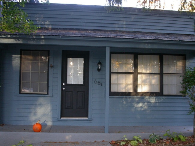 Building Photo - 70 Utica St