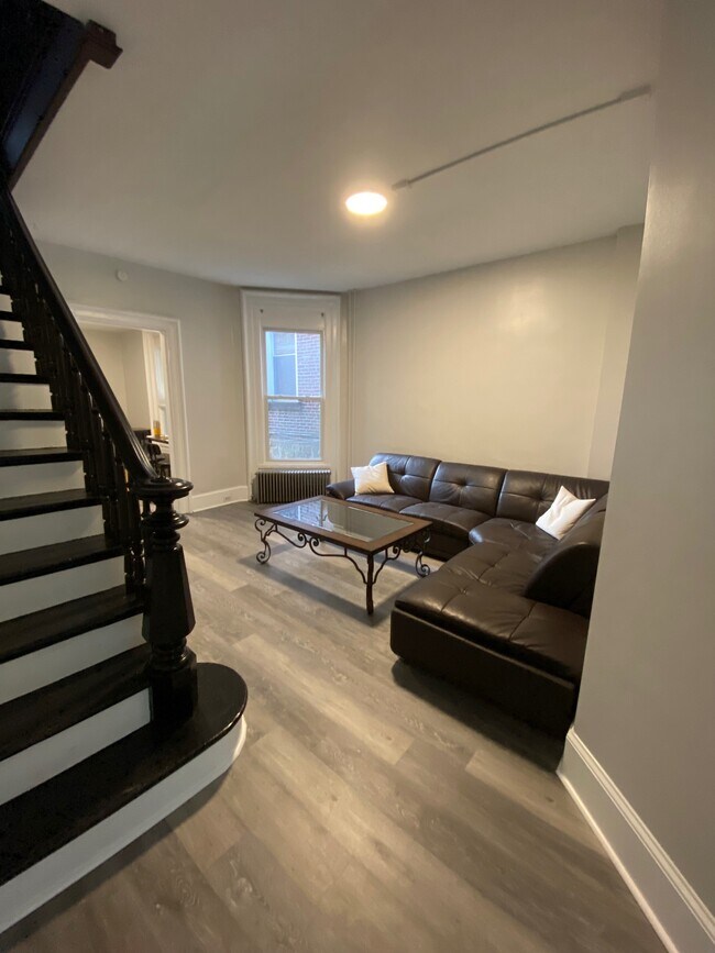 Foto del edificio - 469 Montclair Ave