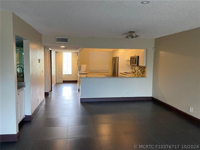 Foto del edificio - 290 Racquet Club Rd