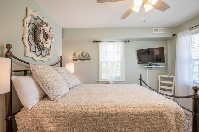 Foto del edificio - SHORT TERM ONLY Happy As A Clam Duplex